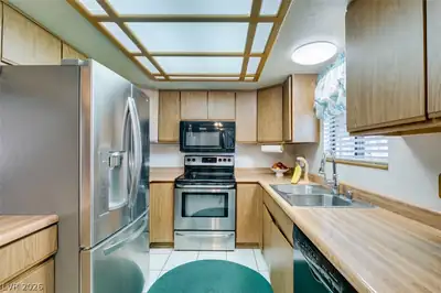 4985 Arizona Avenue Kitchen