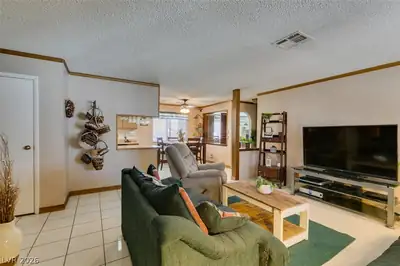 4985 Arizona Avenue Living Room