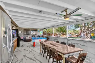 2295 North Gateway Road Patio