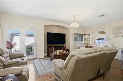 6665 Lookout Lodge Lane 3 Living Room