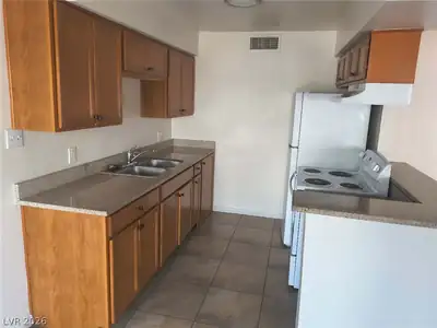 504 Calcaterra Circle B Kitchen