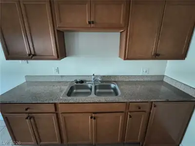 504 Calcaterra Circle B Kitchen