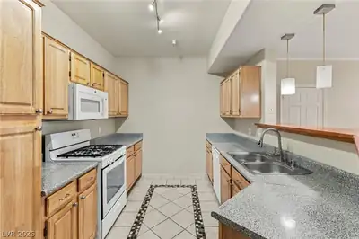 5855 Valley Drive 1080, North Las Vegas, NV 89031 Kitchen