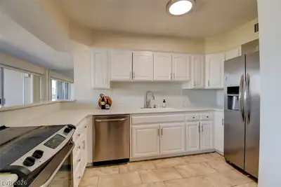 3111 Bel Air Drive 8E Kitchen