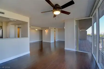 3111 Bel Air Drive 8E Living Room