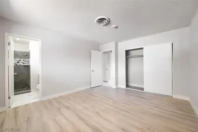 2024 Collins Avenue Primary Bedroom