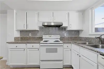 1541 Saylor Way, Las Vegas, NV 89108 Kitchen
