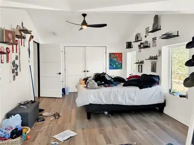 9393 North 93 Highway Bedroom