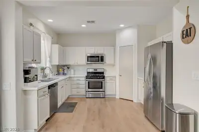 2672 Strichen Avenue, Henderson, NV 89044 Kitchen