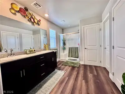 4524 Pointleaf Street, North Las Vegas, NV 89032 Primary Bathroom