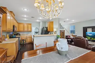 9116 Alpine Grove Avenue 103 Kitchen