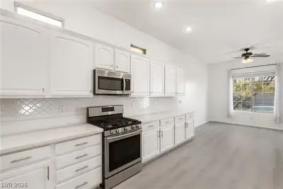29 Gladewater Kitchen
