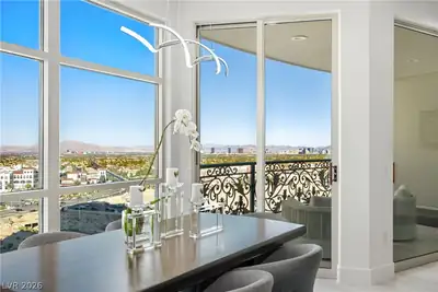 9103 Alta Drive 907 Dining Area