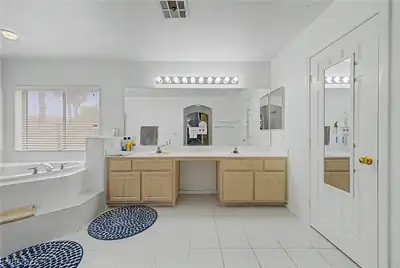 8633 Vivid Violet Avenue, Las Vegas, NV 89143 Primary Bathroom