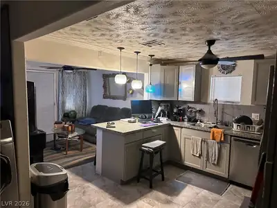 814 F Street, Las Vegas, NV 89106 Kitchen