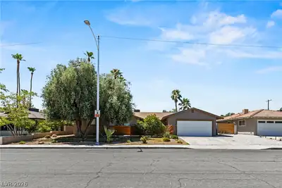2813 Bryant Avenue, Las Vegas, NV 89102 Front of Structure
