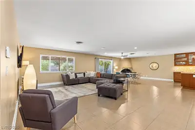 2813 Bryant Avenue, Las Vegas, NV 89102 Living Room