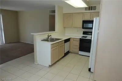3131 KEY LARGO Drive 101 Kitchen