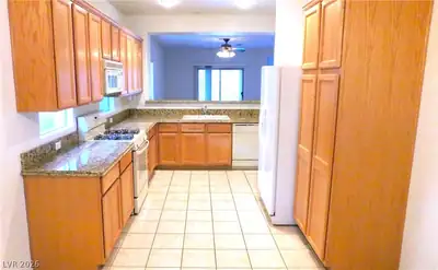499 Elm Crest Place Kitchen