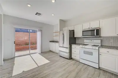 7439 Mariposa Grove Street Kitchen