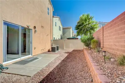7439 Mariposa Grove Street Yard