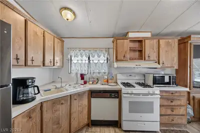 3063 Comitan Lane, Las Vegas, NV 89122 Kitchen