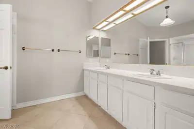 5301 Braemar Drive Primary Bathroom