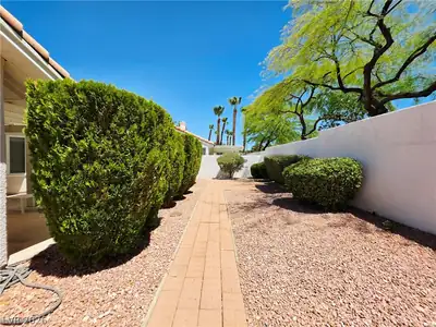 8213 Arch Bay Lane, Las Vegas, NV 89128 Yard