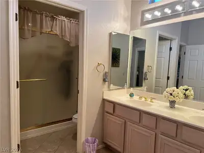 2404 Floyd Court, Las Vegas, NV 89134 Primary Bathroom