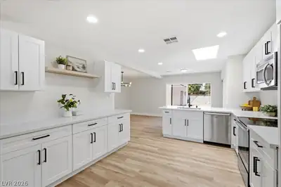 1705 Cedar Avenue, Las Vegas, NV 89101 Kitchen