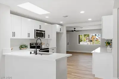 1705 Cedar Avenue, Las Vegas, NV 89101 Kitchen