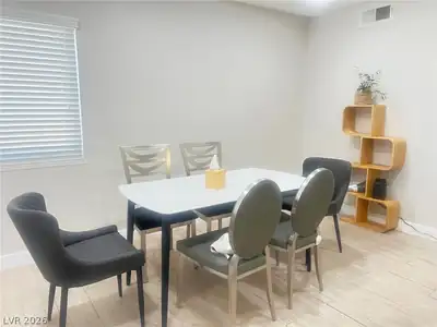 4194 Greenpoint Street Dining Area