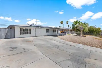 4314 Swandale Avenue, Las Vegas, NV 89121 Front of Structure