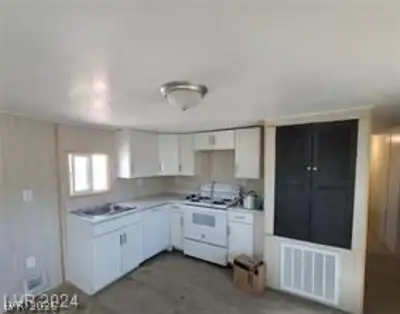 2884 Green Tree Avenue, Las Vegas, NV 89142 Kitchen