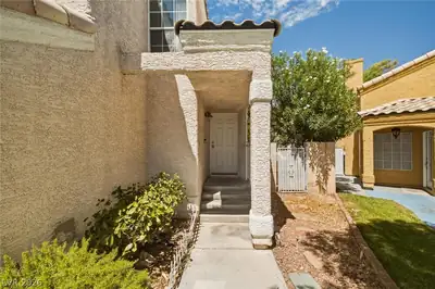 3305 Summerfield Lane, Las Vegas, NV 89117 Front of Structure