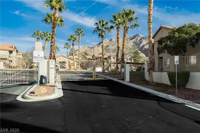 2110 Los Feliz Street 2037, Las Vegas