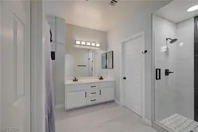 8724 Breezy Brown Avenue, Las Vegas, NV 89143 Primary Bathroom