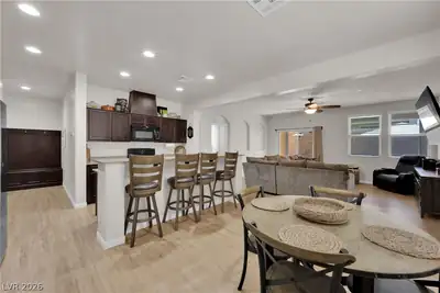 1113 Strada Pecei Dining Area