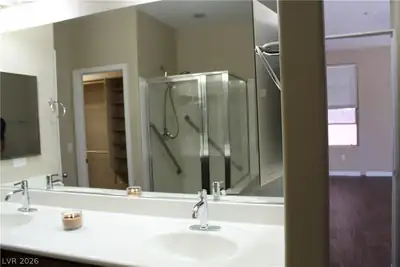 10266 Copalito Drive, Las Vegas, NV 89178 Primary Bathroom