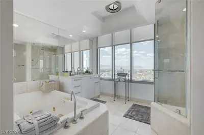 222 Karen Avenue 4101 Primary Bathroom
