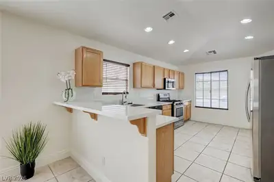 2515 NEW SALEM Avenue Kitchen