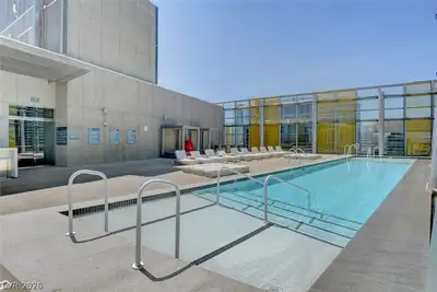 3722 Las Vegas Boulevard 811 Pool