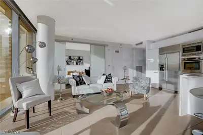 3722 Las Vegas Boulevard 811 Living Room
