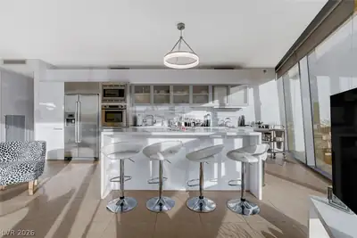 3722 Las Vegas Boulevard 811 Kitchen