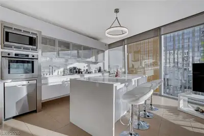 3722 Las Vegas Boulevard 811 Kitchen