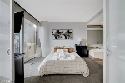 3722 Las Vegas Boulevard 811 Bedroom