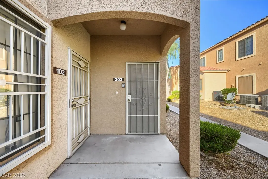 2161 Hussium Hills Street 202