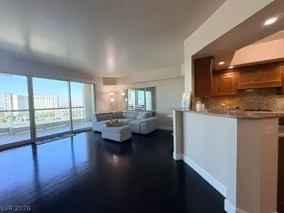2777 Paradise 807 Living Room