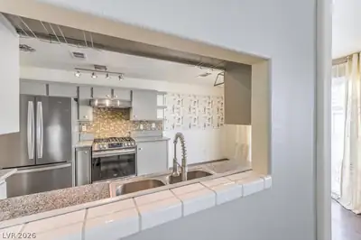 4029 Castle Cove Drive, Las Vegas, NV 89108 Kitchen