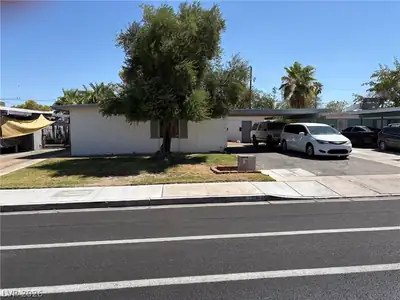 1220 East Saint Louis Avenue Las Vegas, NV 89104